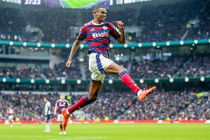 记者：曼联排除签伊萨克、塞斯科和杰克逊可能性，没钱再签新前锋