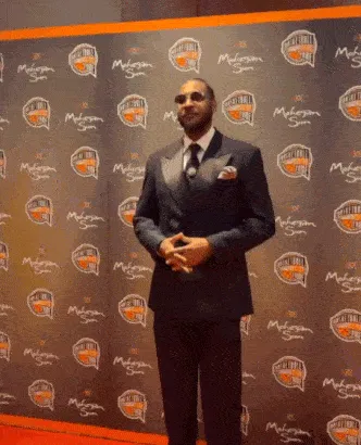 开云体育官网-仪式即将开始！NBA官方晒安东尼霍华德等人到场视频