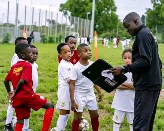 1715335705393019149.jpg F_X2-gxXsAAmvYQ.jpg