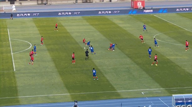 1667462391778014567.gif 21'申花单刀被扑.gif