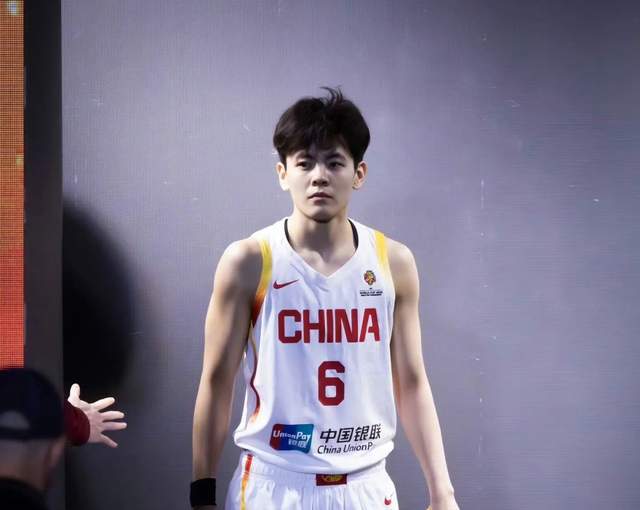 开云体育官网-中国女篮今夜变阵，半场领先南苏丹10分！罗欣棫9分，张子宇8分
